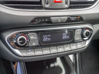 Foto Nummer 10: HYUNDAI i30
